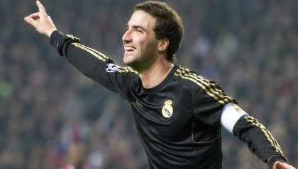 开云电竞服务-欧冠历史上的经典对决盘点，历届欧冠对决